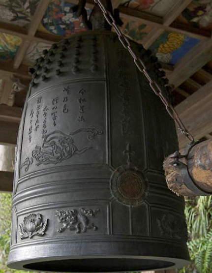 Ringing the Temple Bell 108 Times